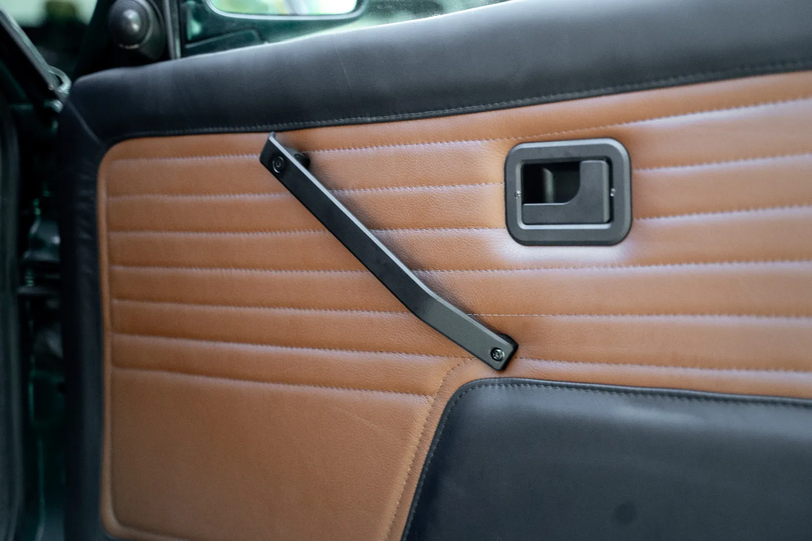 Skudak BMW E30 bespoke tan leather door card